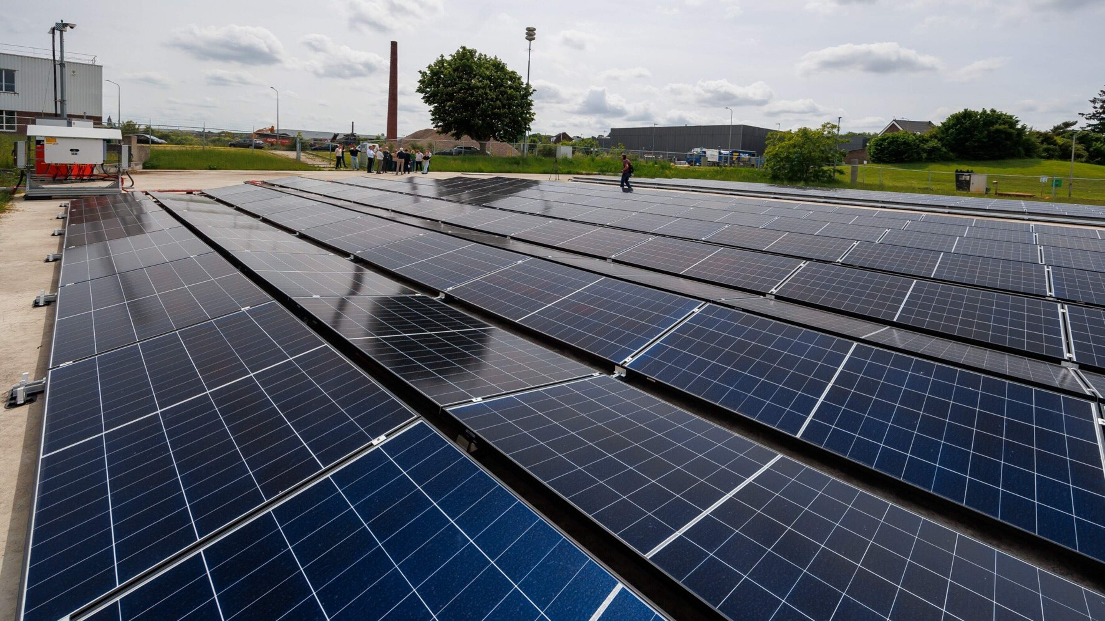 850 zonnepanelen van Maastrichts bedrijf op ‘nutteloos’ betonnen deksel